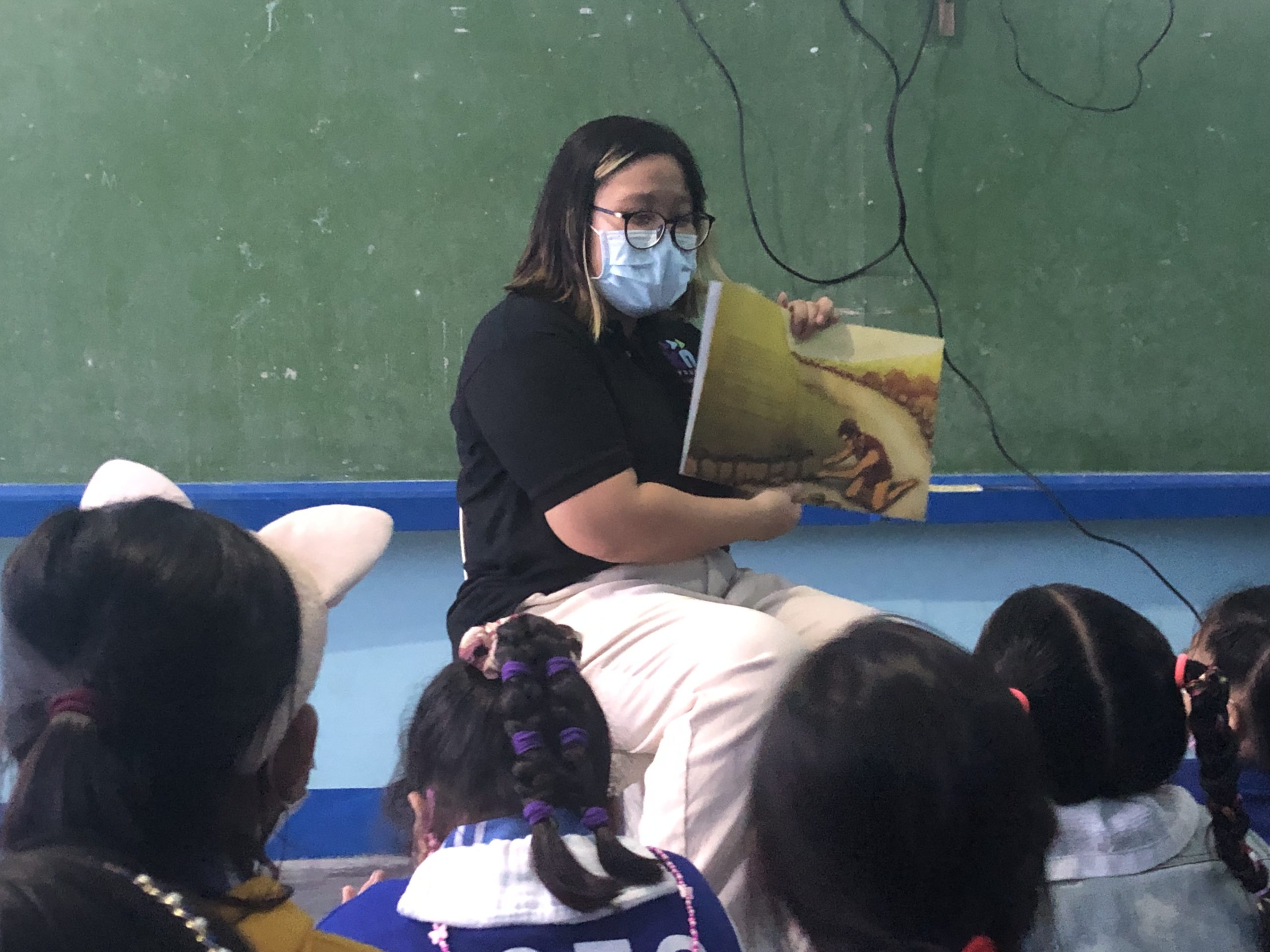 kaya-natin-youth-los-ba-os-nagasagawa-ng-book-reading-giving-los